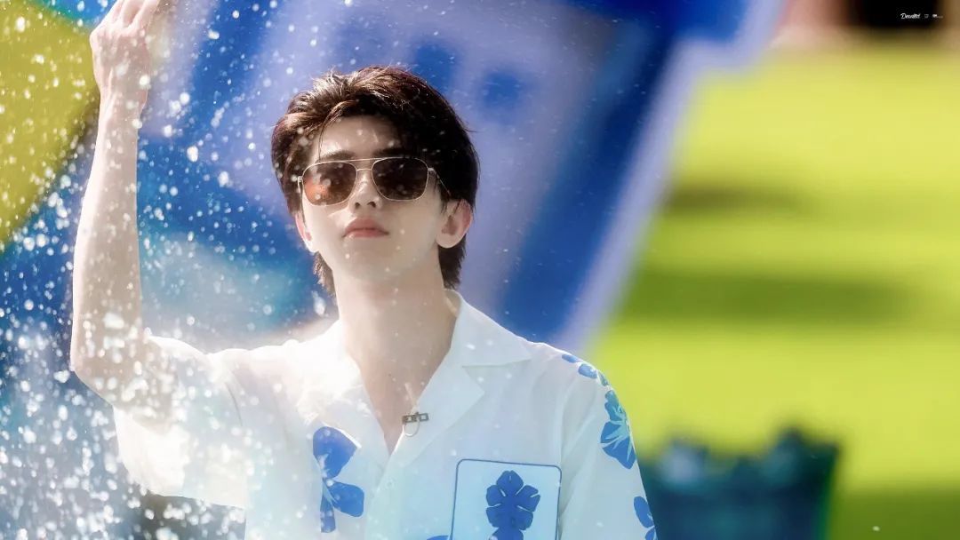 心跳失序的瞬间——那些蔡徐坤的壁纸故事