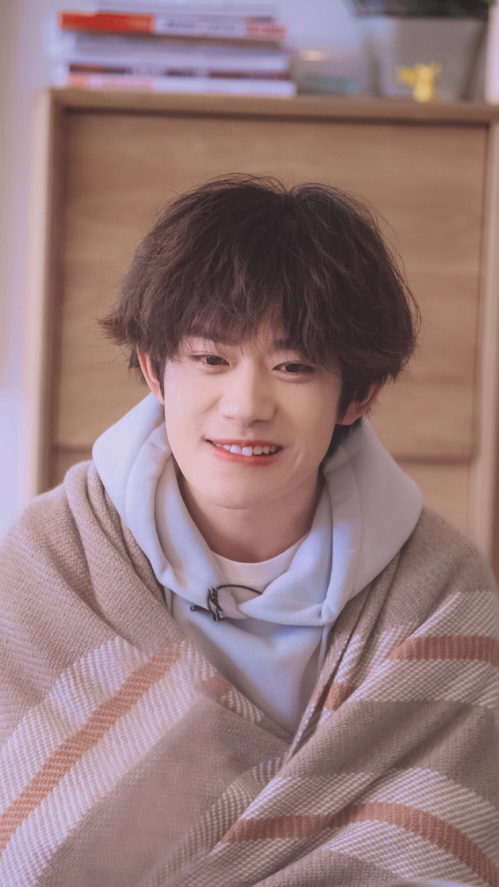 易烊千玺 值得世间一切美好的光影诗篇